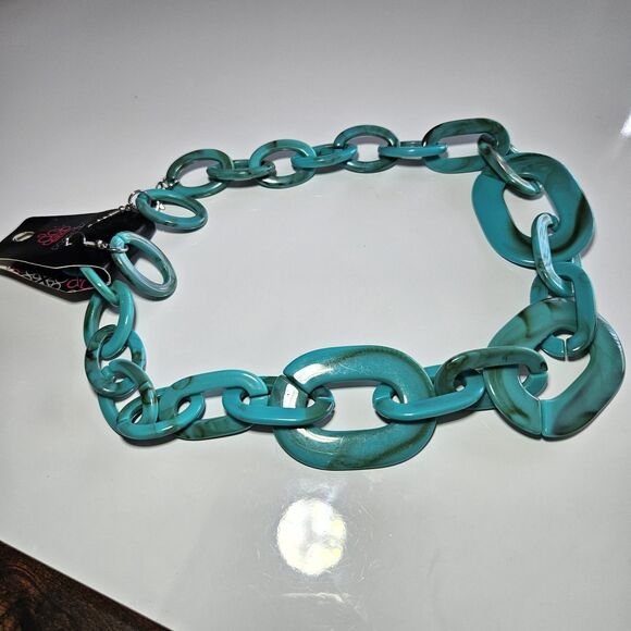 Paparazzi Silver Tone With Green Chunky Link Necklace & Earring Set 20-22" - Picture 11 of 12